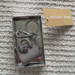 Michael Kors Hamilton Key Fob in Pearl Grey
